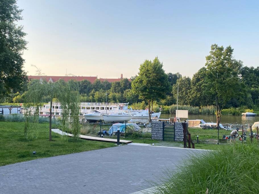 Art Marina Nad Rzeka Z Bezplatnym Parkingiem Apartment Вроцлав Екстериор снимка