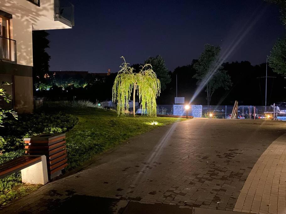 Art Marina Nad Rzeka Z Bezplatnym Parkingiem Apartment Вроцлав Екстериор снимка